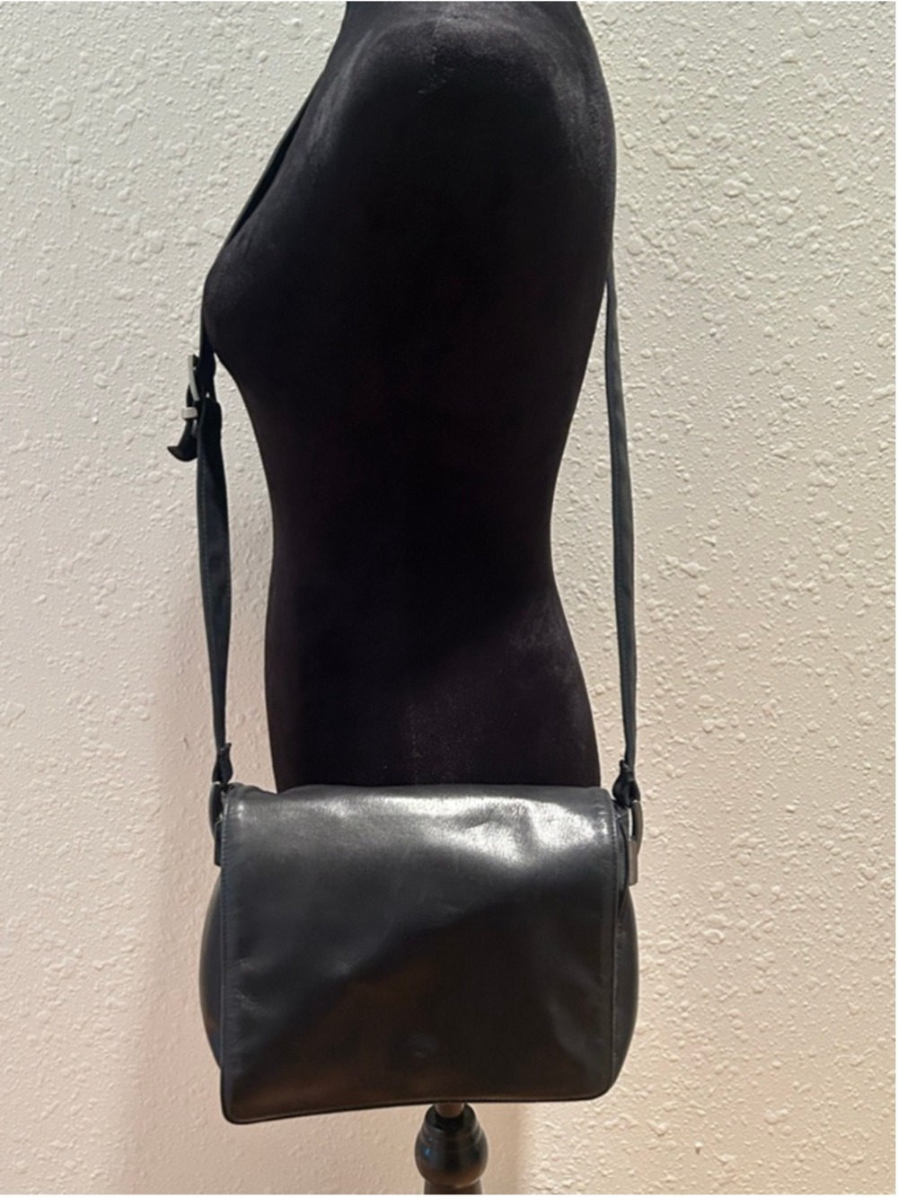 Women's Perlina Black Leather Crossbody Bag 8 x 9 x 2